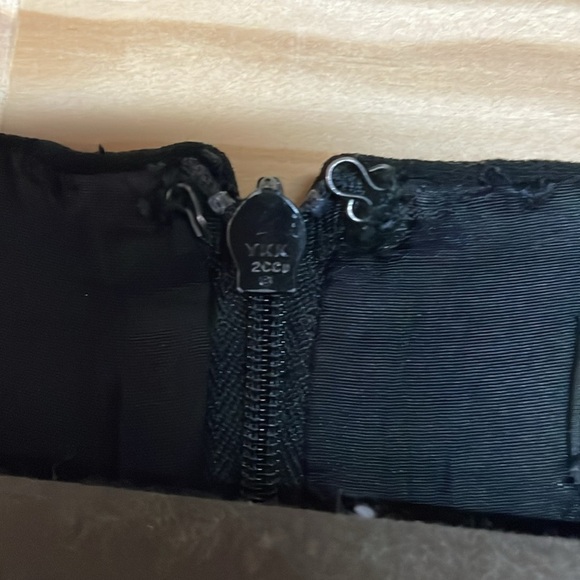 Tahari Arthur S. Levine size 12 sleeveless black form fitted midi pencil dress - Picture 3 of 6